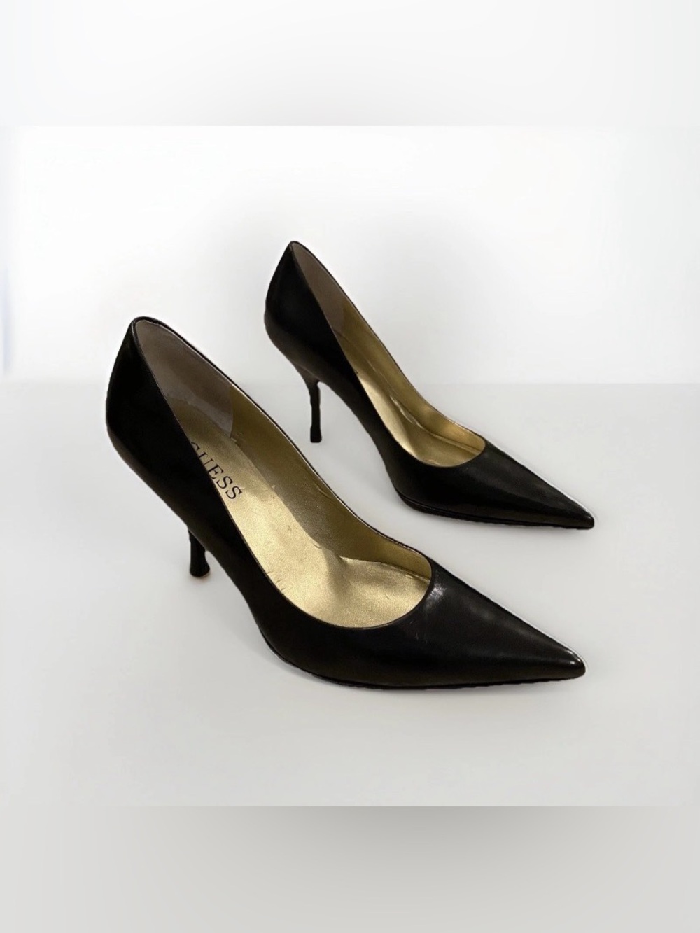 GUESS Kay Pumps Black Matte Leather Pointed Toe Heels EUC Classy Elegant Sz 5M